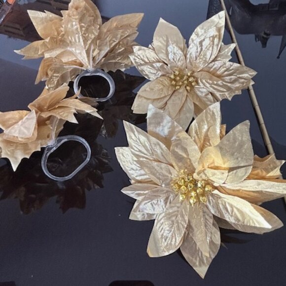 Leaf Napkin Rings Gold Fabric set of 4 - Picture 2 of 2
